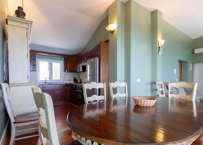 Apartament New! Beachfront With Seaview - Ta Leut Agency *