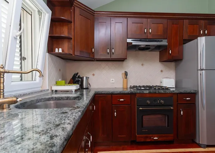 Apartament New! Beachfront With Seaview - Ta Leut Agency *